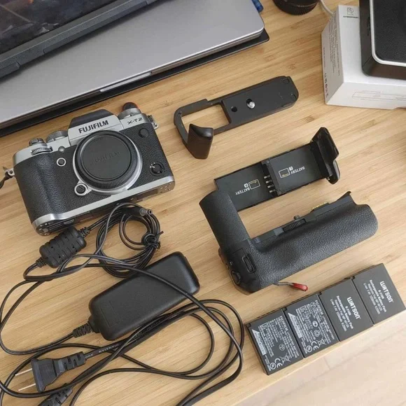 Fujifilm XT2 - Vertical Grip + 4 Batteries + Extra Grip